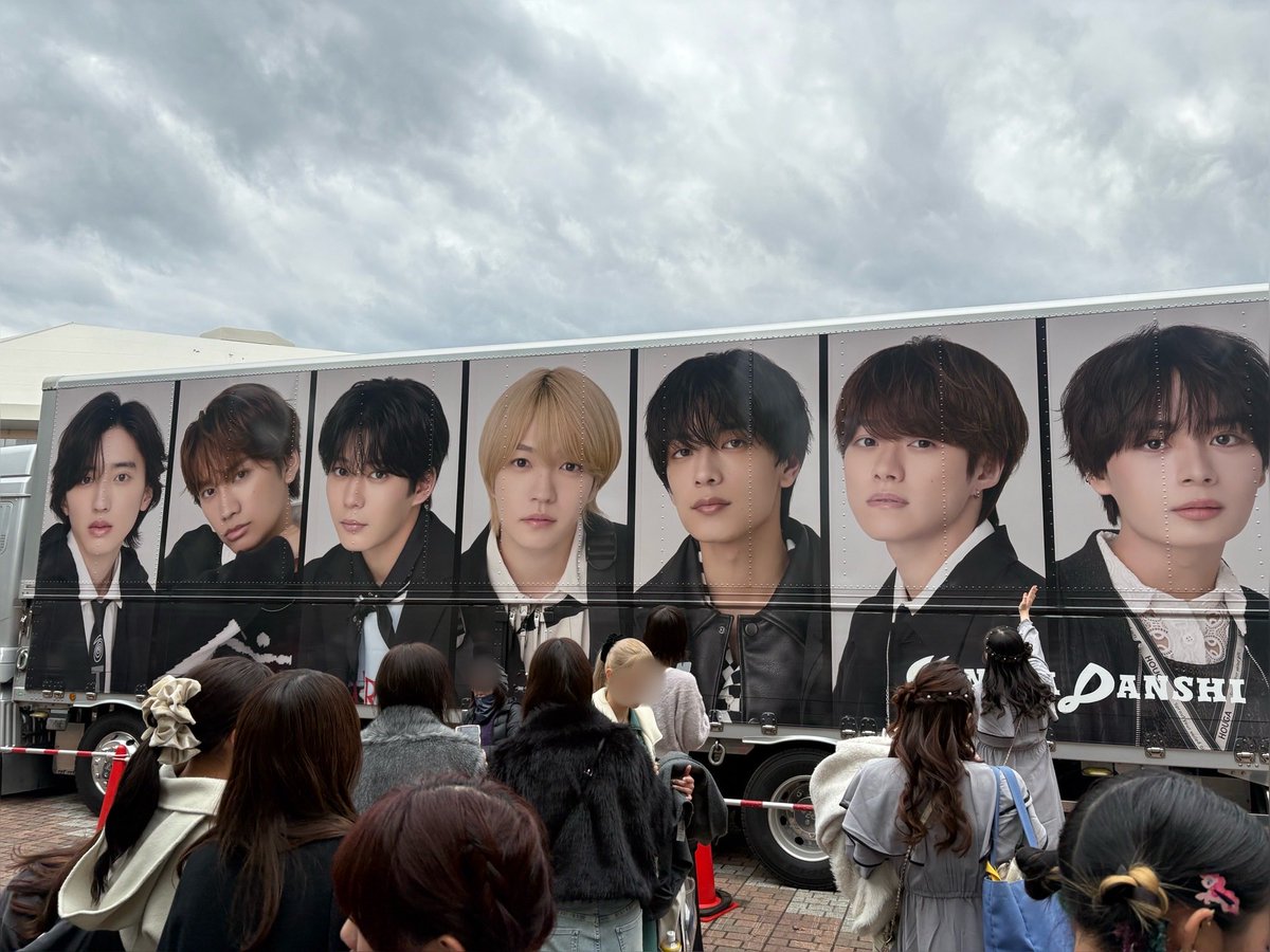 aiueotips__'s tweet photo. 真駒内アイスアリーナ1日目は5年目にして初アリーナ席でずっと叫んでた💕
最後のフライングはみんな綺麗号泣した笑 https://t.co/skdB4ZfZzU