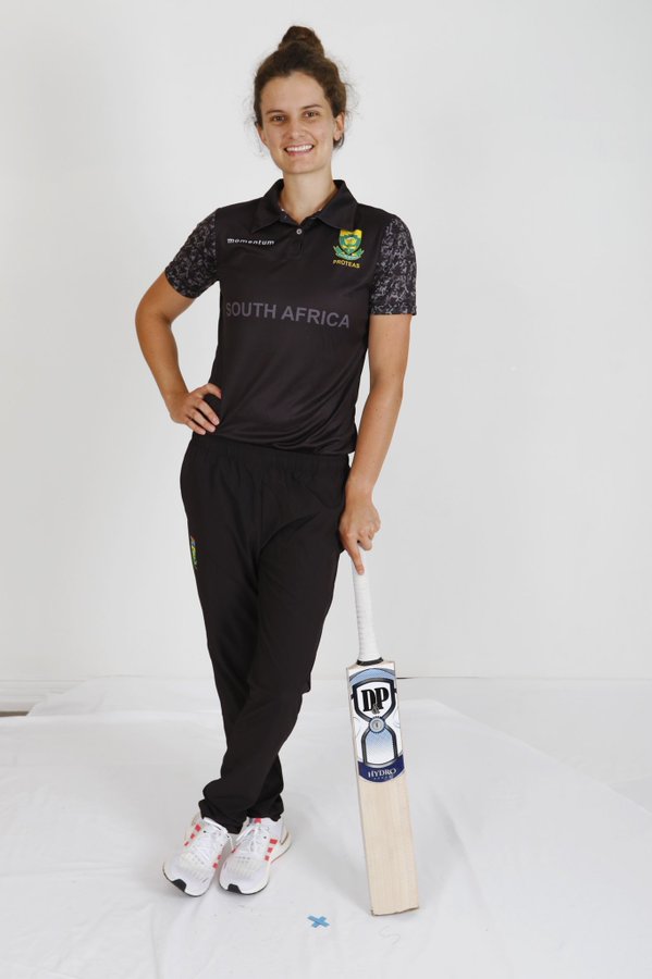 What an innings by the skipper 🔥 <a href="/LauraWolvaardt/">Laura Wolvaardt</a> 150+ in a semifinals of the world cup #ProteasWomen