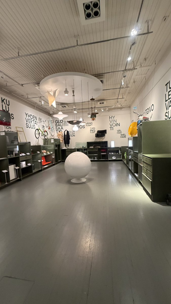 sueryoko2002's tweet photo. Designmuseo

この椅子見た事ある！

#designmuseo
#helsinki 
#finland https://t.co/sXcfG959o1