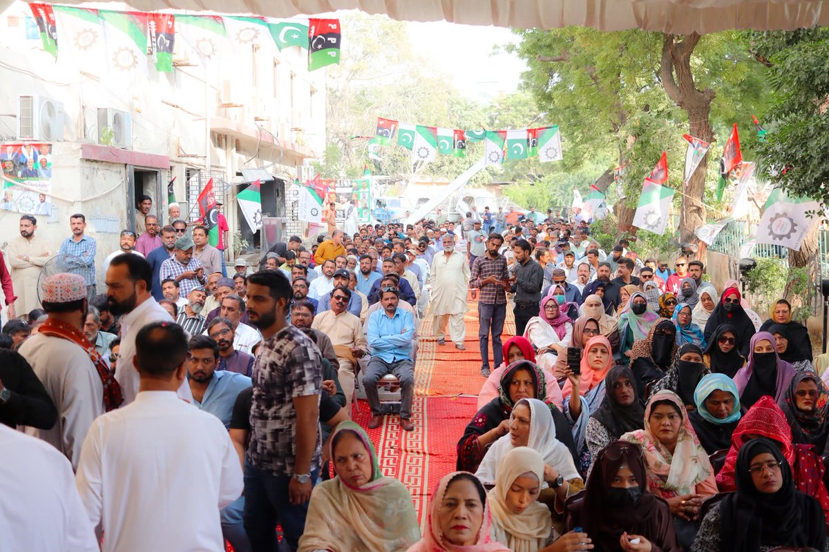 IqbalSandh's tweet photo. پیپلز لیبر بیورو ضلع شرقی گلشن و جناح ٹاؤن کی جانب سے راؤف احمد ناگوری صاحب کے اعزاز میں منعقد استقبالیہ جلسے میں شرکت اعزاز رہا۔ پارٹی کارکنان کے جوش و جذبے کو سلام! ✊🌹
#PPP #PeoplesLabourBureau #KarachiDivision https://t.co/wFmiwC8ZsI
