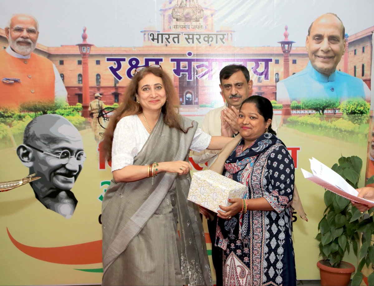 रक्षा मंत्रालय द्वारा 2 से 31 अक्तूबर 2025 तक स्वच्छता विशेष अभियान 5.0 संचालित किया गया। इस अभियान के तहत मंत्रालय के भवनों में ई-वेस्ट व अनुपयोगी वस्तुओं के निस्तारण, स्थान के पुनः उपयोग और स्वच्छता को बढ़ावा देने पर विशेष ध्यान दिया गया।

दो चरणों में आयोजित नीलामी से कुल