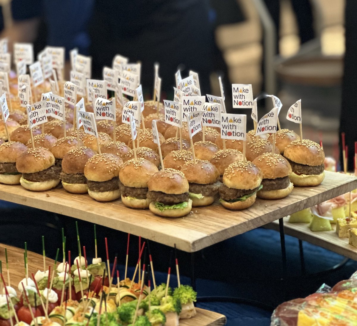 kiri_nara0's tweet image. Make With Notion✨️

Notionに溢れたとても楽しい時間でした💗

コミュニティのみなさんとお会いでき終始ワクワクでした！
たくさんの人を魅了するNotionの素晴らしさを強く実感した1日でした！

かわいい写真が撮れたので共有します😽（Notion×仏像×猪狩さん）

#Notion
#Notionキャンパスリーダー