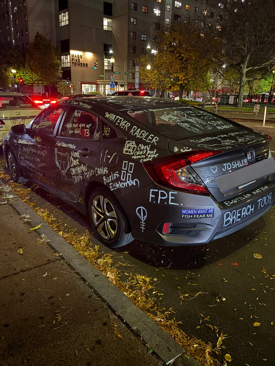 WHOS MF CLIKKIE CAR IS THIS IN BOSTON
