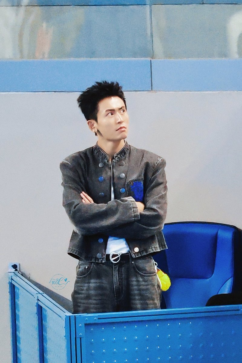 105forZZH's tweet photo. 250930 晚上好🌙 看比赛碎片🎾

#ZhangZhehan 
#ZhangZhehan张哲瀚
#张哲瀚 #張哲瀚 #ZZH 
#チャンジャーハン 
#장철한 #จางเจ๋อฮั่น
#zhangsanjian
#张三坚
#TheRealZhangZhehan 
#zhangzhehan_super3
#WordOfHonor 
#山河令 https://t.co/UtJ0YHFfKJ