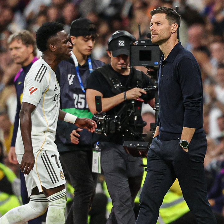 🚨 🇧🇷 Vinicius Junior publicznie przeprasza za swoje zachowanie podczas El Clasico!

🗣 "Dzisiaj chciałbym przeprosić wszystkich kibiców Madrytu za moją reakcję, gdy zostałem zmieniony w meczu El Clasico.

Tak jak już zrobiłem to osobiście podczas dzisiejszego treningu, chcę