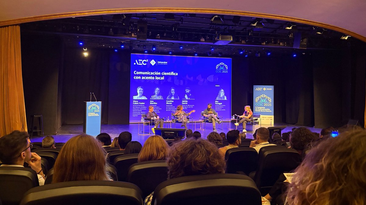 SciComm_ES's tweet image. 🗣️Se está celebrando la mesa redonda “Comunicación científica con acento local”, moderada por Mar Ferragut.  

🧪🌍En ella participan Xisca Cabot, Ana Morillas, Carolina Moran y Adrián García, compartiendo experiencias desde distintas instituciones científicas de Baleares #CCSC25