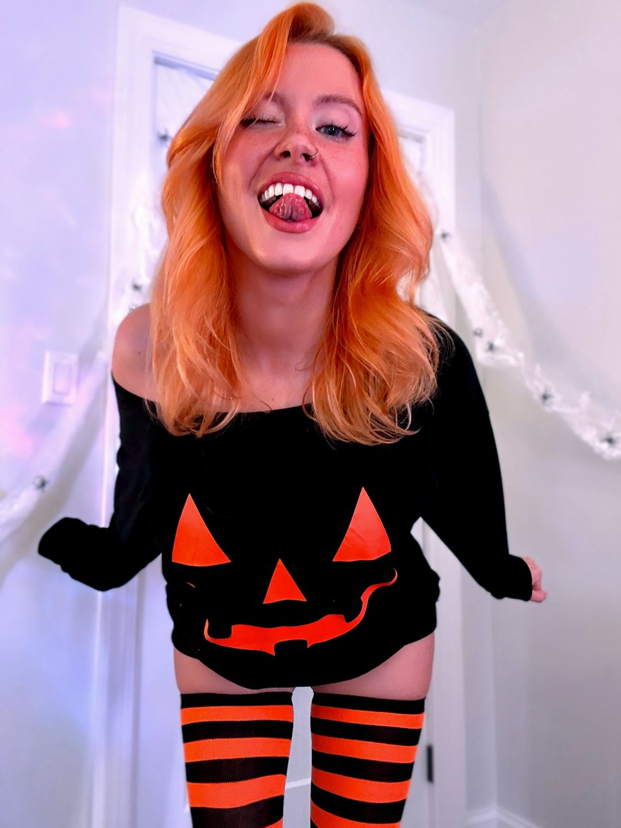 thousandhunnyxo's tweet photo. HAPPY SPOOKY SEASON 🧡 https://t.co/4mb87AdE3r