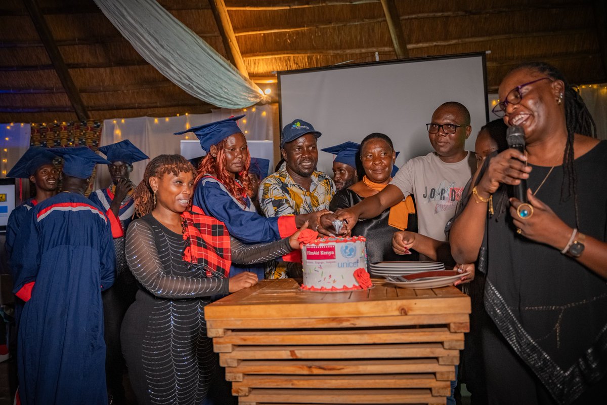 filmaidkenya's tweet photo. Cake cutting!
Sweet moments, proud smiles! 2025 Film Production grads cut the cake — celebrating stories, laughter, and shared dreams.
#FAFF2025 #FilmAidKenya #GraduationJoy #RefugeeVoices #YouthEmpowerment #Kakuma #Dadaab https://t.co/IrJfd5rXO1