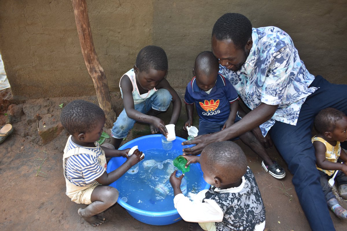 LABE_UG's tweet photo. @LABE_Ug's Parent-led strand empowers parents to nurture their 0–3-year-olds through play, care &amp; early communication — at home &amp; in Home Learning Centres. 

When parents learn to teach, children learn to thrive. 

#ParentLed #FamilyLearning #ECD https://t.co/jCwuGo3qc1