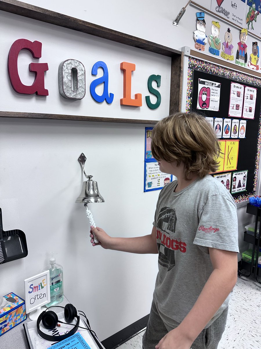 SCEMcKinley's tweet photo. We have had some goal getters this week in reading!!!!  #scesoars https://t.co/b5MYWaN2q9