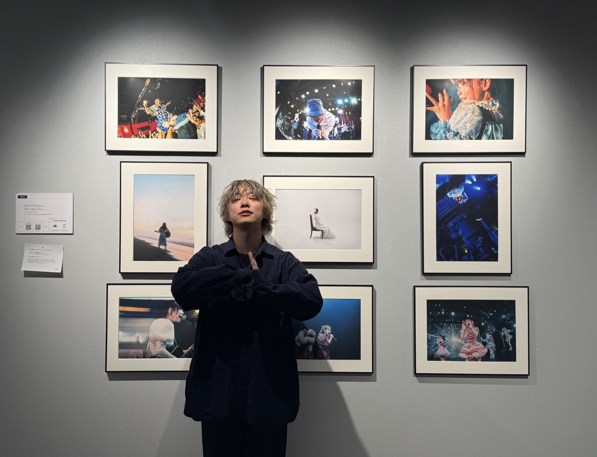yoshiki_810's tweet photo. 東京シャッターズ
exhibition『断片』終幕しました。
驚くほどたくさんの人にお越し頂きまして、感無量というか感謝の気持ちでいっぱいです。今回はライブ写真多めでこーいうのも撮ってるねん！て気持ちで飾りました。
組写真って難しくて、一枚絵で見たらもっといいのもあったりと…でも組み合わせたらこっちだよなーと苦悩しつつ今回はこの9枚を飾らせてもらいました。
意外や意外、ライブ写真が多くの海外勢からexcellent！とお褒めの言葉もいただました！嬉しいなと思いつつも、グラビアとかの延長線上に近くもあるからもっともっと斜め上にいけるような自分らしさも出していかないとなと明日からまた挑戦です。
でも今後も、撮らせていただいたアーティストがむちゃくちゃ可愛く格好良く、その人が歌う世界をカメラを通しても描き出せるように写真を撮っていけるように頑張ります。

っつーことで、来年はひとつのアーティストさんとのコラボの展示をやることを目標にまた写真という修羅の世界と戦って行こうと思います！

明日からはエイチ展に在廊するぞ！そちらも引き続きよろしくお願いします^_^

そして、今回快く展示に快諾いただいたアーティストの皆様
＠rexno_chi @MARiA_GRND @GOTR_Chino @GOODONTHEREEL ＠baby__crayon @sorano_ne__ @MMGJP_mob 
感謝感謝、感謝x97546197349です。
感謝しかきれません。
本当にありがとうございました！

断片！完！！！