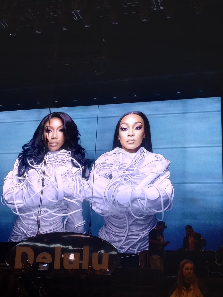 KillaKey08's tweet image. I still can't believe Brandy touched my cheek during our meet and greet. I've been practicing for months about how I was gonna act when I met her...I was normal, but I did cry in the audience. Her voice always makes me cry when she sings live, but again BRANDY TOUCHED MY CHEEK