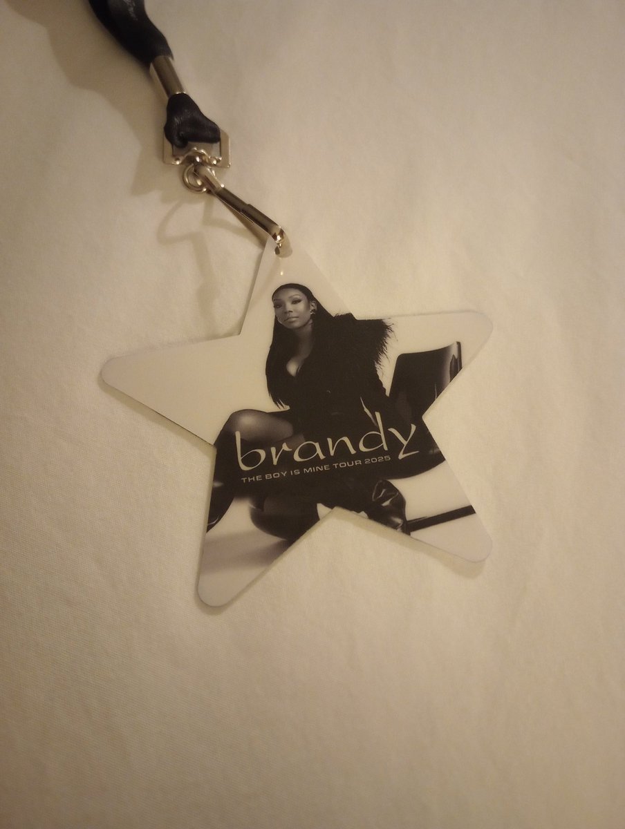 KillaKey08's tweet image. I still can't believe Brandy touched my cheek during our meet and greet. I've been practicing for months about how I was gonna act when I met her...I was normal, but I did cry in the audience. Her voice always makes me cry when she sings live, but again BRANDY TOUCHED MY CHEEK