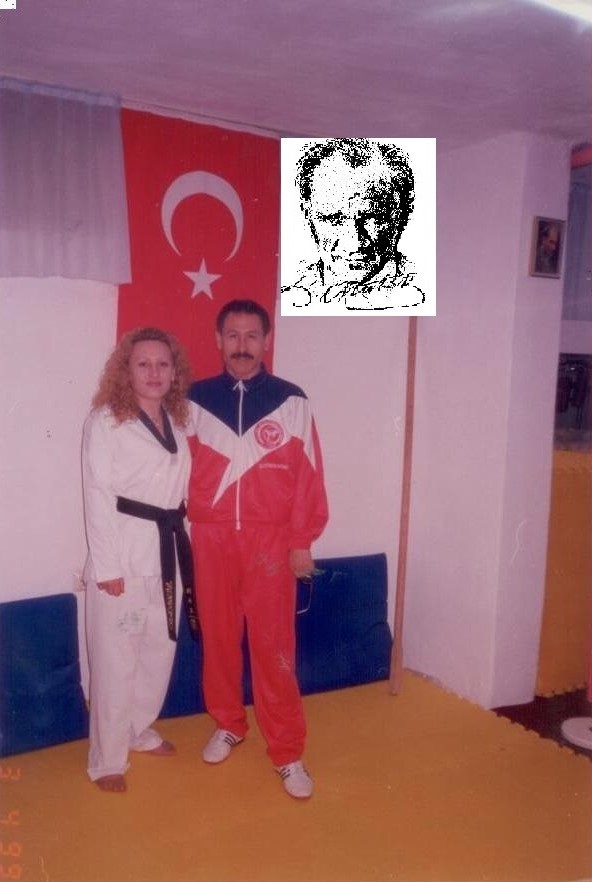 "Benim naçiz vücudum elbet bir gün toprak olacaktır, ancak Türkiye Cumhuriyeti ilelebet payidar kalacaktır."
29 Ekim Cumhuriyet Bayramımız kutlu olsun. 🇹🇷 #29Ekim #CumhuriyetBayramı