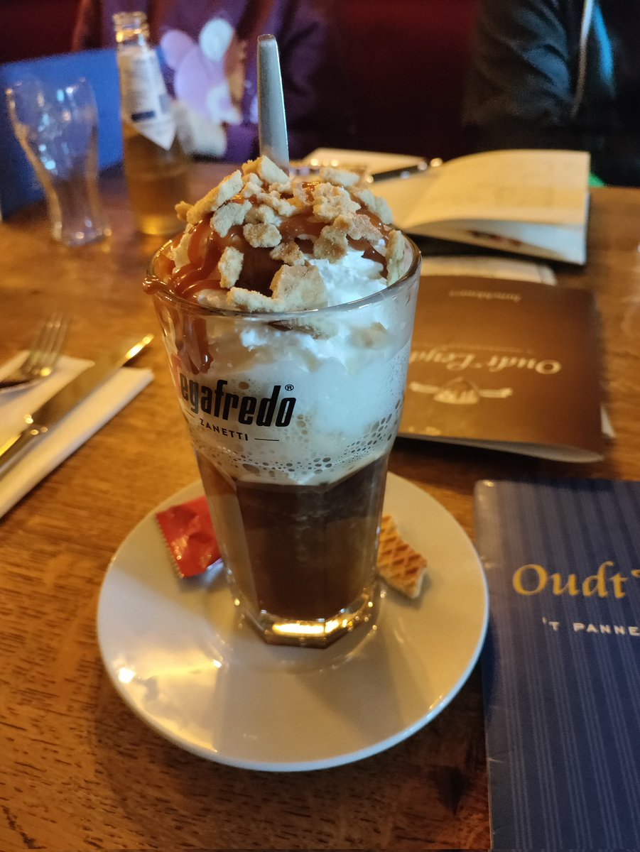 Sorry for the lack of the last October pieces, been mostly traveling out but here are some pics :) will draw things once I'm back home