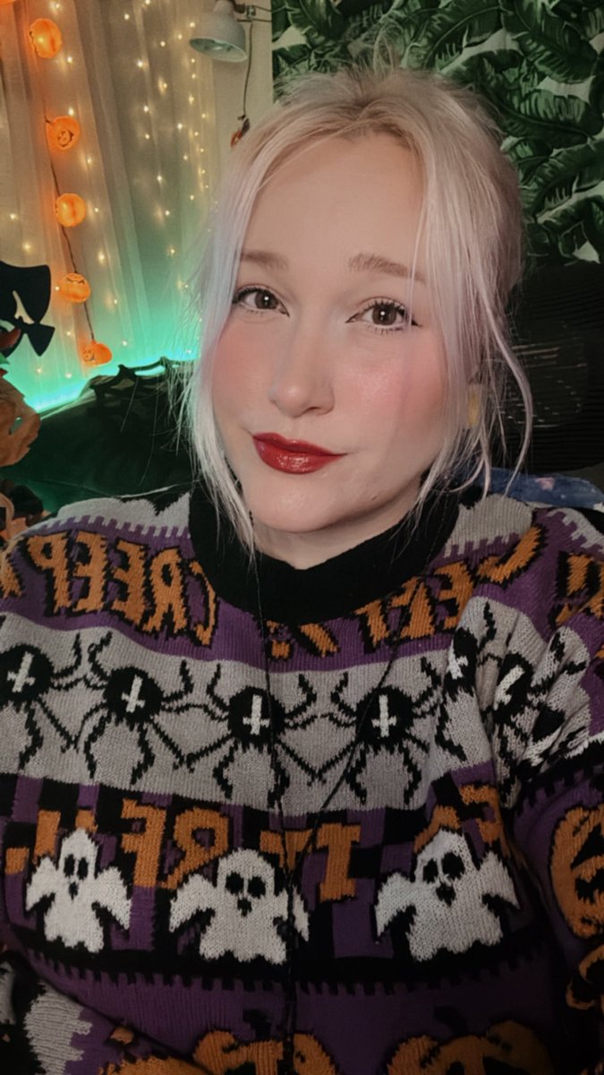 World Psoriasis Day 💜🧡

Year ago I was finally diagnosed with psoriasis and PsA. Still trying to find a medication that helps. Every journey towards better life quality is so different, let’s be kind to one another. #WorldPsoriasisDay