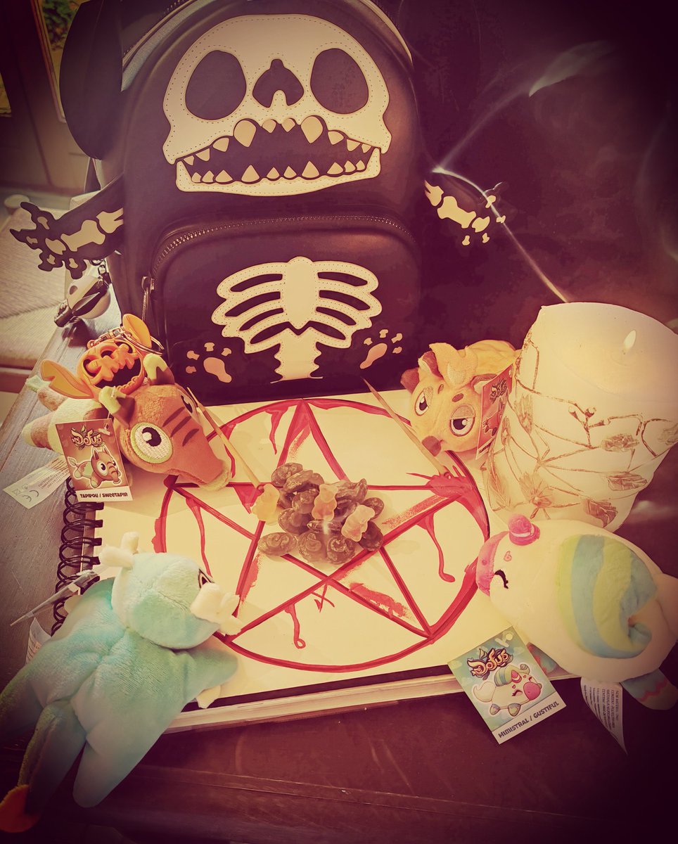 Kazath12's tweet image. Il se passe des choses vraiment bizarre chez moi quand je fais les courses.. #AnkamaShop #halloween ils ont peut être trop lu les contes d&apos;externam sur @allskreen .. méfiance :o