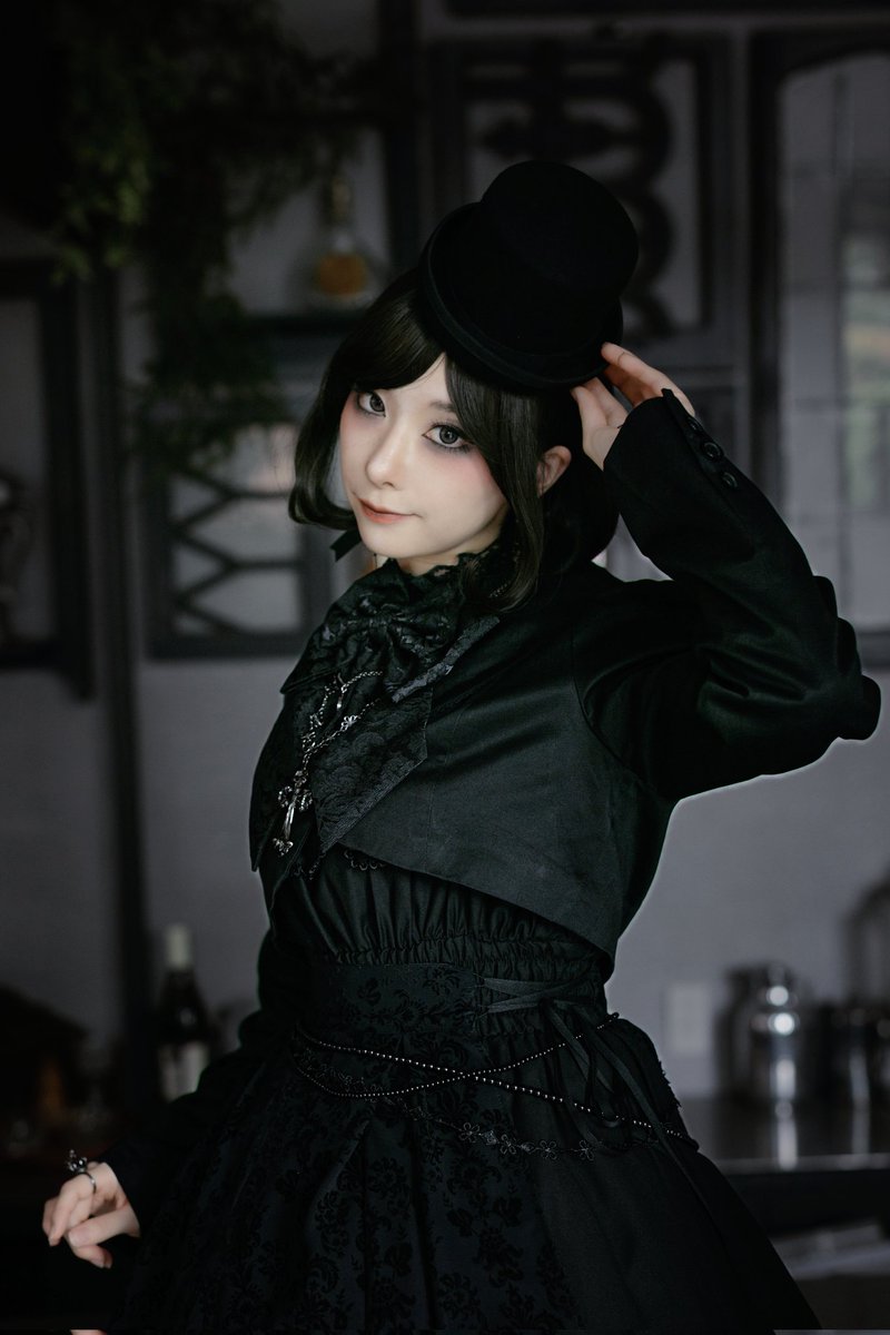今回は、凄い方にメイクお直ししてもらったんです！✨
ひよってる通常メイクもしっかり撮影に映えるバチバチ強メイクに！
いつもとっ散らかりがちな前髪もきっちり！
特別な体験をさせて頂きました(*  ˊ꒳ˋ*)✨
💄✨<a href="/kohta21jp/">タナベ コウタ　ヘアメイク　@pati_fani</a>
📷 <a href="/wona__/">WONA</a>
 #GotikNacht