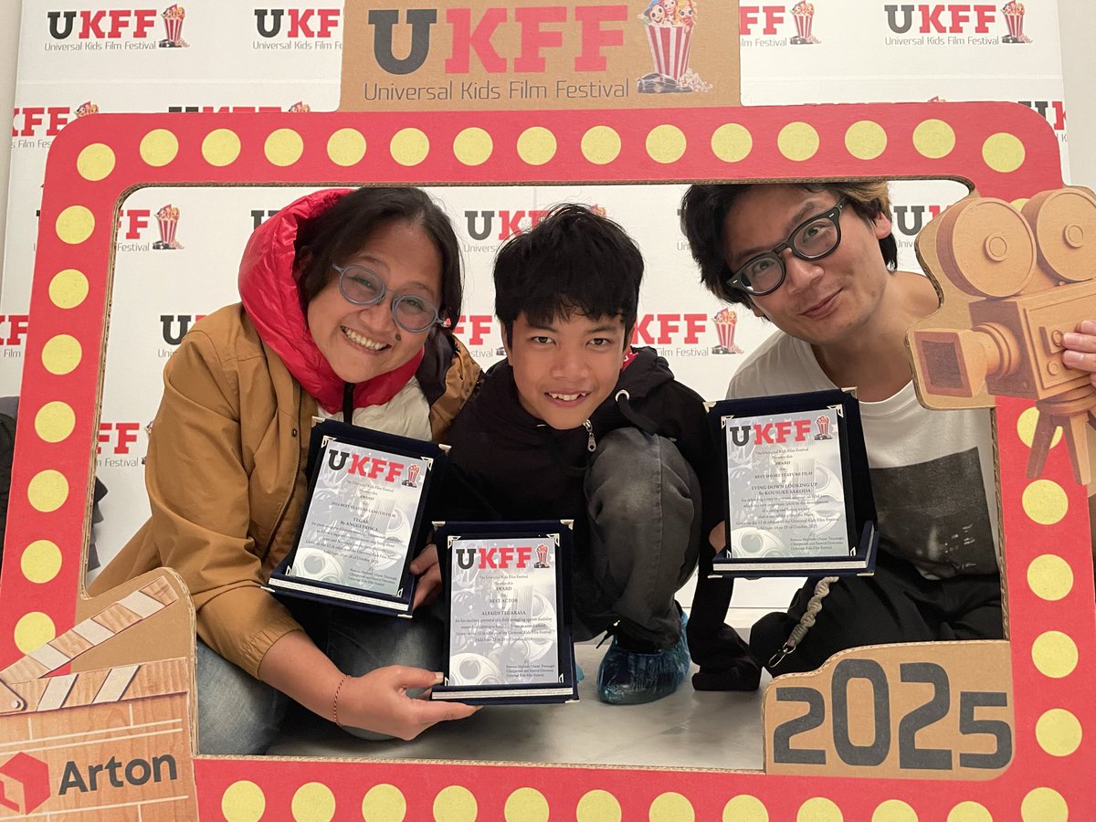 トルコの映画祭
universal kids film festival
最優秀長編賞は
各国の映画祭でめちゃ上映されてる
『teger』 tegarfilm.com
監督のAnggi 
ベストアクターも『Teger』より
Teger
一緒に写真撮った
Anggiとは色々話して興味深かった