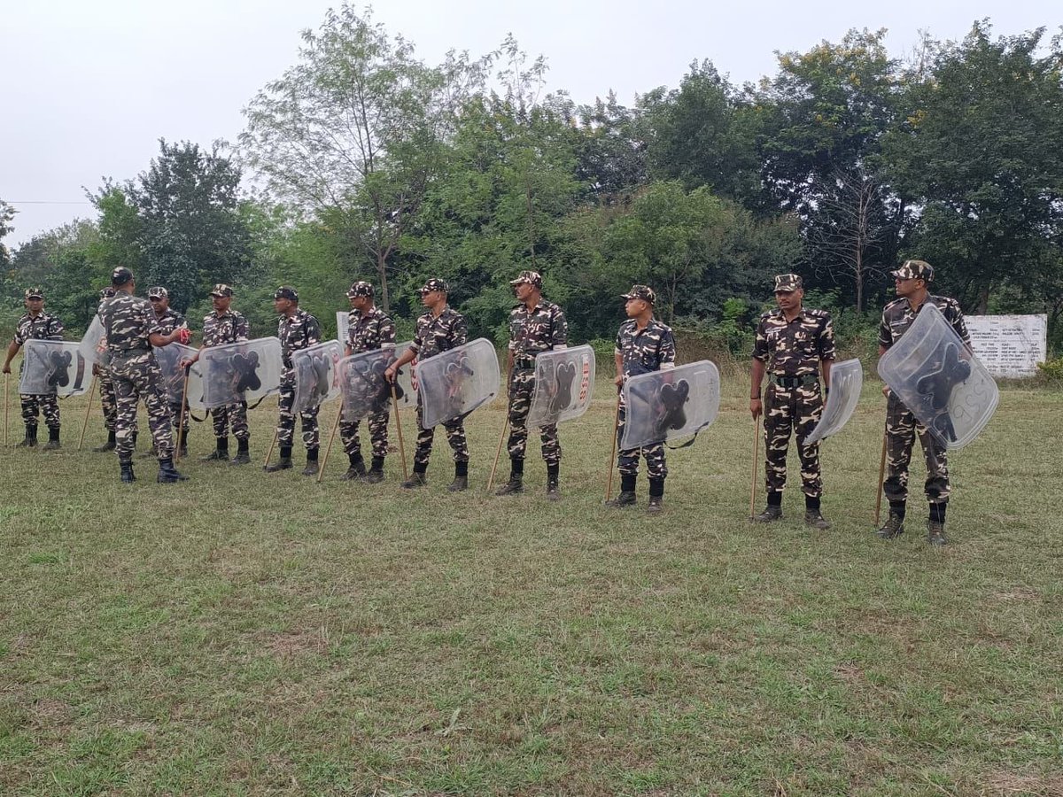 आज दिनांक 29/10/2025को सशस्त्र सीमा बल अकादमी, भोपाल में 13 वें AC (LDCE ) कोर्स के प्रशिक्षु अधिकारियों ने दंगा नियंत्रण ड्रिल का अभ्यास किया।
<a href="/SSB_INDIA/">Sashastra Seema Bal</a>