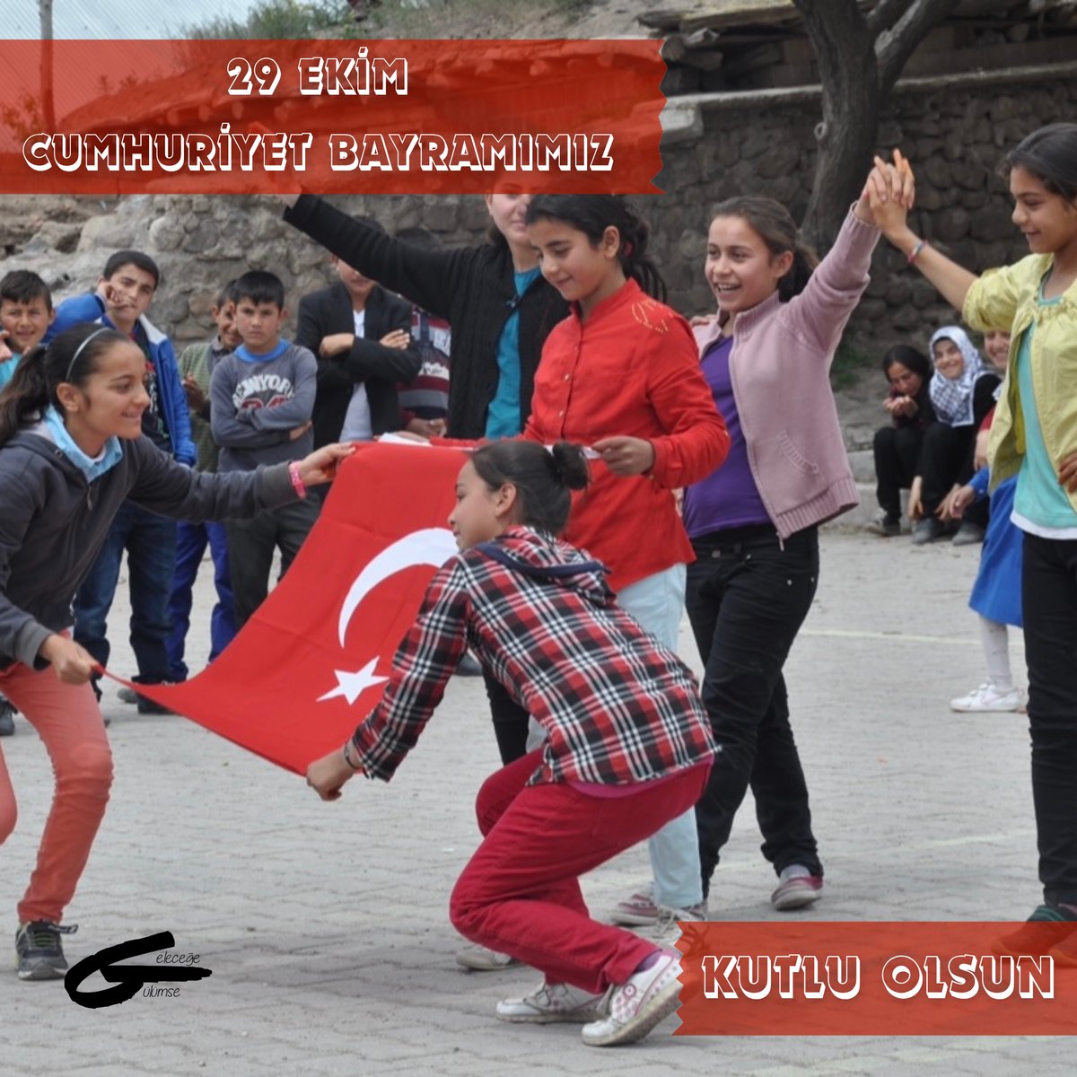 Her çocuğun elinde yükselen bayrak, geleceğimizin en güçlü teminatıdır.
Cumhuriyetimizin 102. yılı kutlu olsun! 🇹🇷 
#29ekimcumhuriyetbayramı