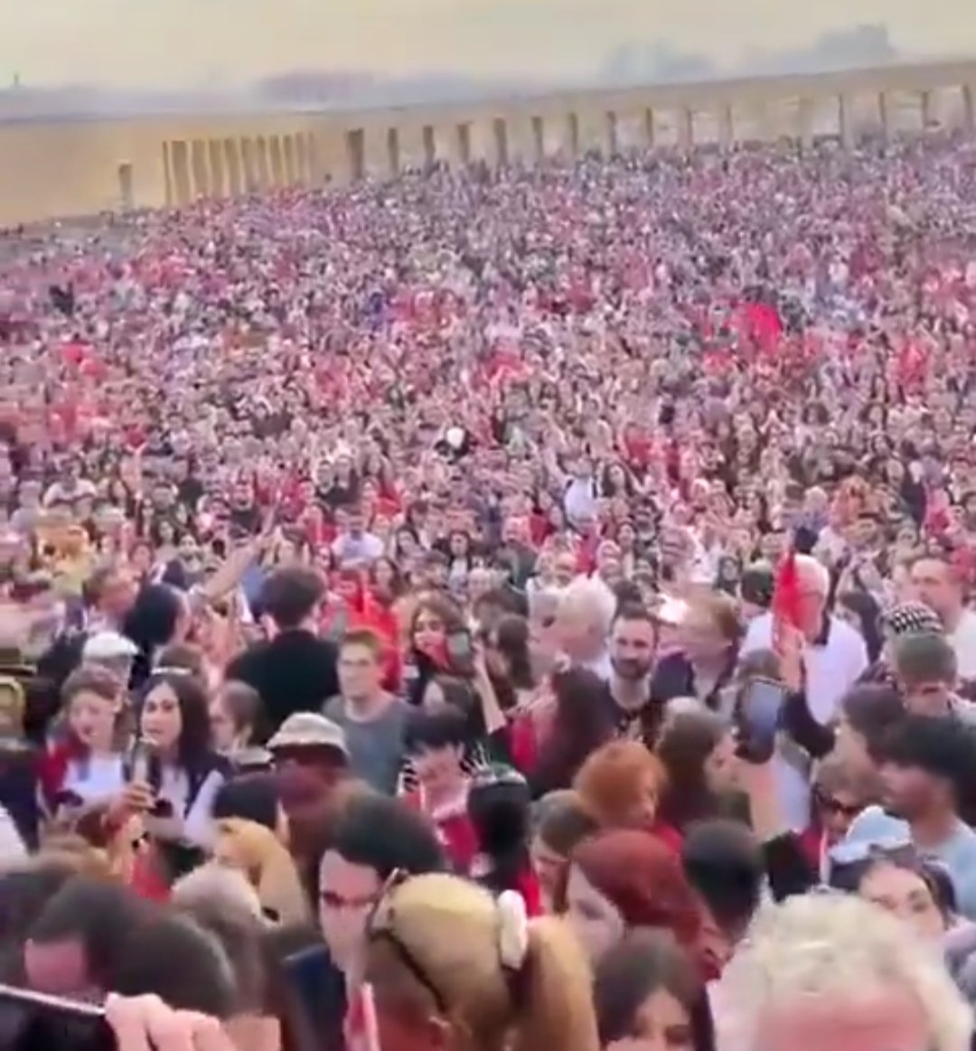 Türk milleti, 
#29Ekim Cumhuriyet bayramımız kutlu olsun.. 
Müsveddeler sizde kudurun 🤣🤣