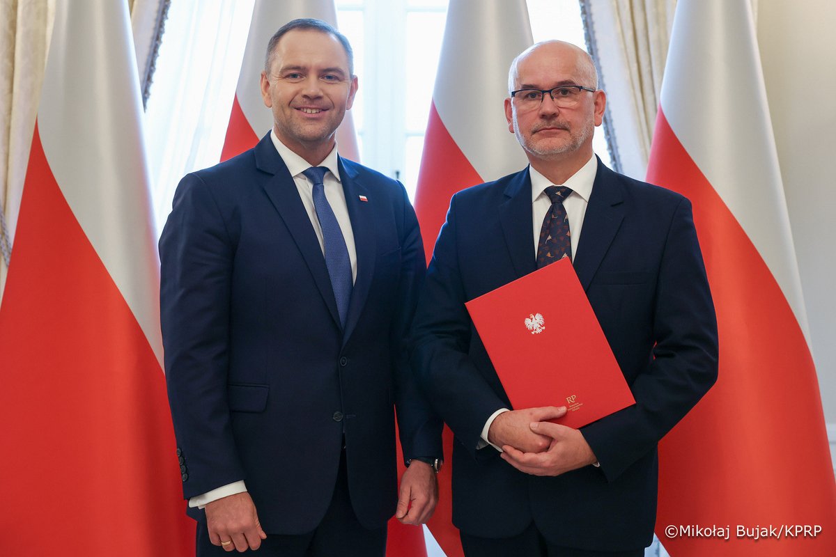 Postanowieniem z dnia 28 października 2025 r. Prezydent RP <a href="/NawrockiKn/">Karol Nawrocki</a> powołał z dniem 29 października 2025 r. dr hab. Grzegorza Berendta na Ambasadora – specjalnego przedstawiciela Prezydenta Rzeczypospolitej Polskiej do spraw dyplomacji historycznej.

prezydent.pl/aktualnosci/wy…