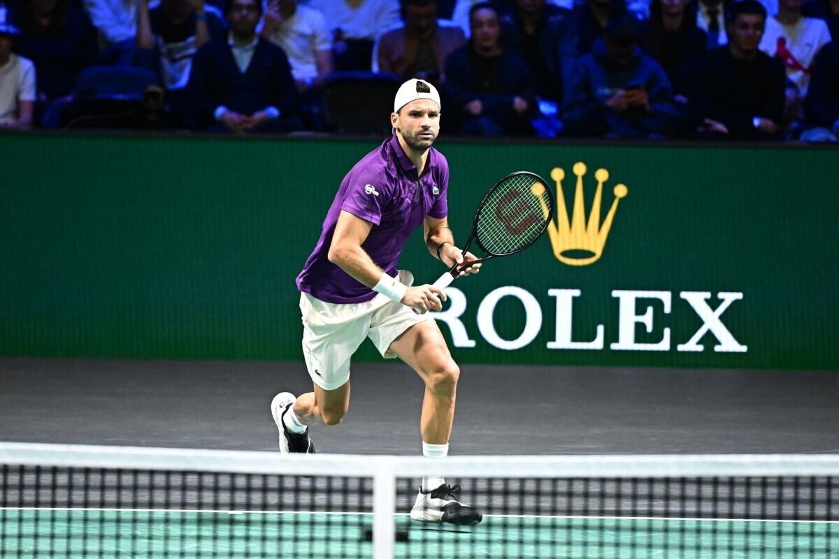 lequipe's tweet photo. Grigor Dimitrov a déclaré forfait à quelques heures de son deuxième tour du Rolex Paris Masters face à Daniil Medvedev. Le Bulgare, de retour de blessure, avait éliminé Giovanni Mpetshi Perricard au premier tour;

➡️ https://t.co/OpaUdF5aXh https://t.co/jud58V6Wvn
