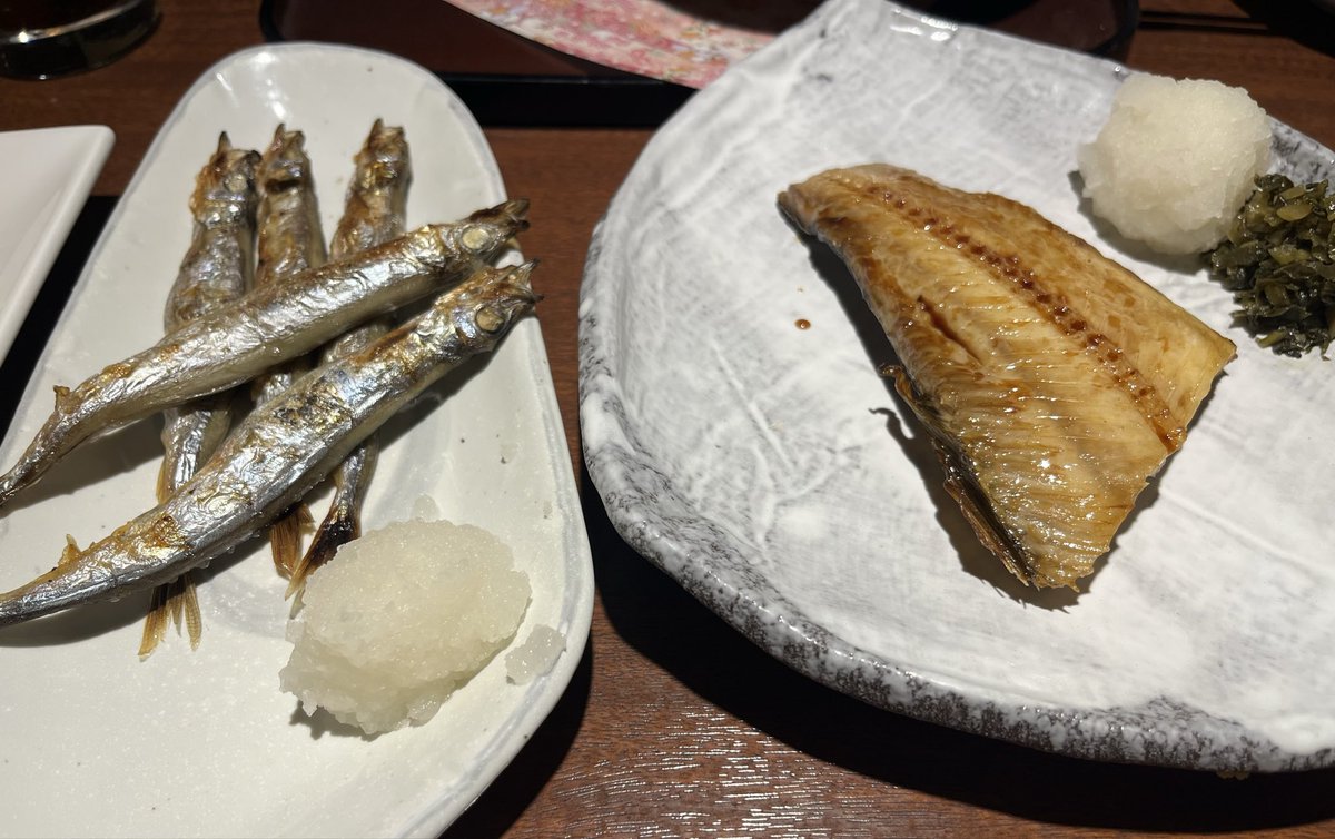 ・  ホワイトコンキリー サービングディッシュ ホワイトコンキリー サービングディッシュ ROYAL COPENHAGEN