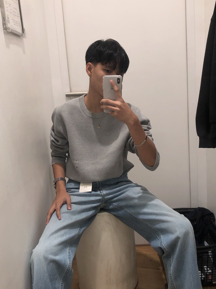 vhinxzz's tweet photo. budol uniqlo https://t.co/IqlzmJoW9n