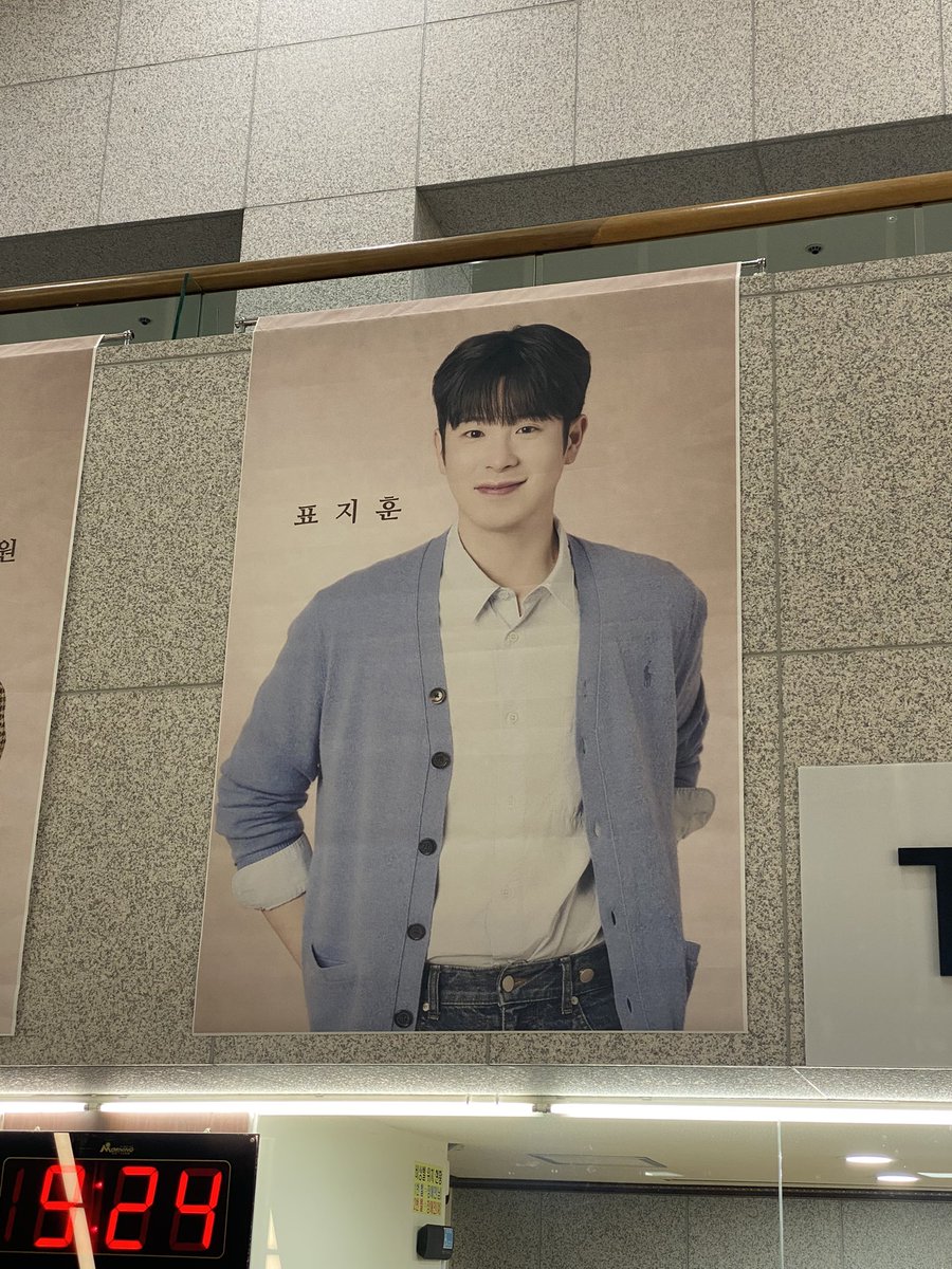 zanmang_pyo's tweet photo. 나와할아버지 포천 밤공
음향 조명 덕에 더 몰입해서 봤다..💛

표지훈 진짜진짜 귀여워🥺💗 https://t.co/jH9yhYybus