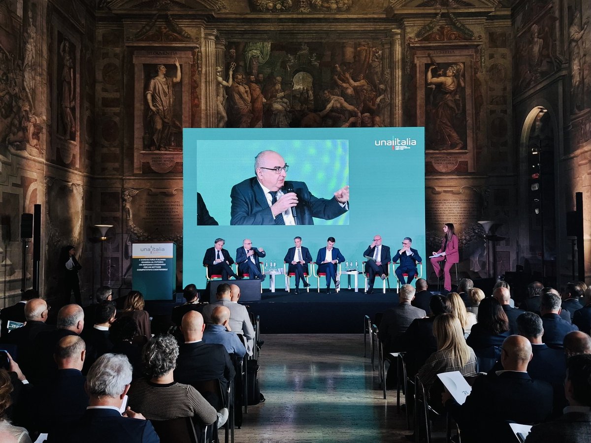 Confcooperativ1's tweet photo. A @_Unaitalia Gardini «Tutelare eccellenza made in italy dal Mercosur che rappresenta un "rischio esistenziale" per l'intera filiera. I nostri allevatori seguono norme rigorosissime e non possiamo competere ad armi pari se ai competitor non vengono richiesti gli stessi requisiti» https://t.co/45qxeHojGz