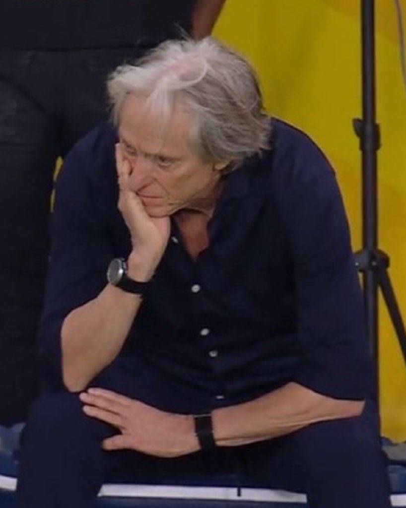 <a href="/KingCupSA/">كأس خادم الحرمين الشريفين</a> #كأس_الملك 
جلسةٍ مابها نفسٍ ثقيلة