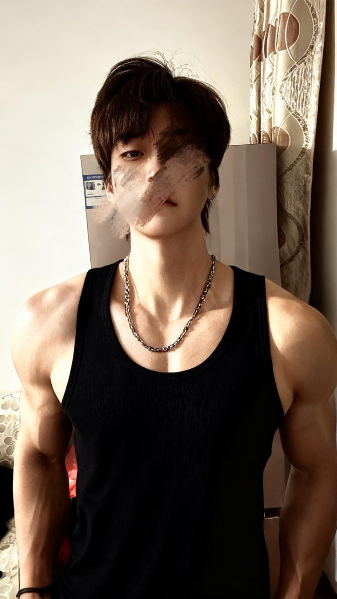 想看主播露脸的扣1
#腹肌大鸡吧 #反差 #190cm #主人