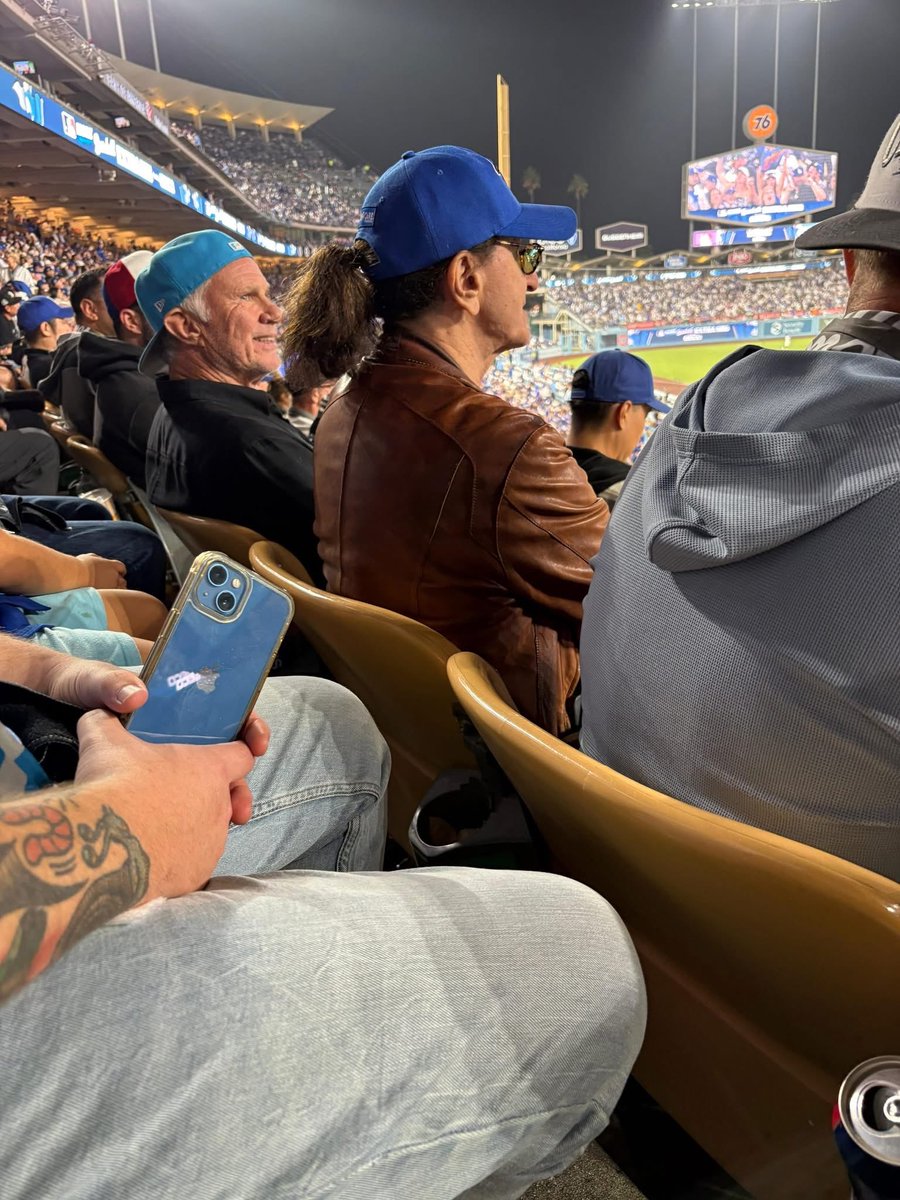 nut_history's tweet image. Geddy Lee with Chad Smith at the Blue Jays vs Dodgers game