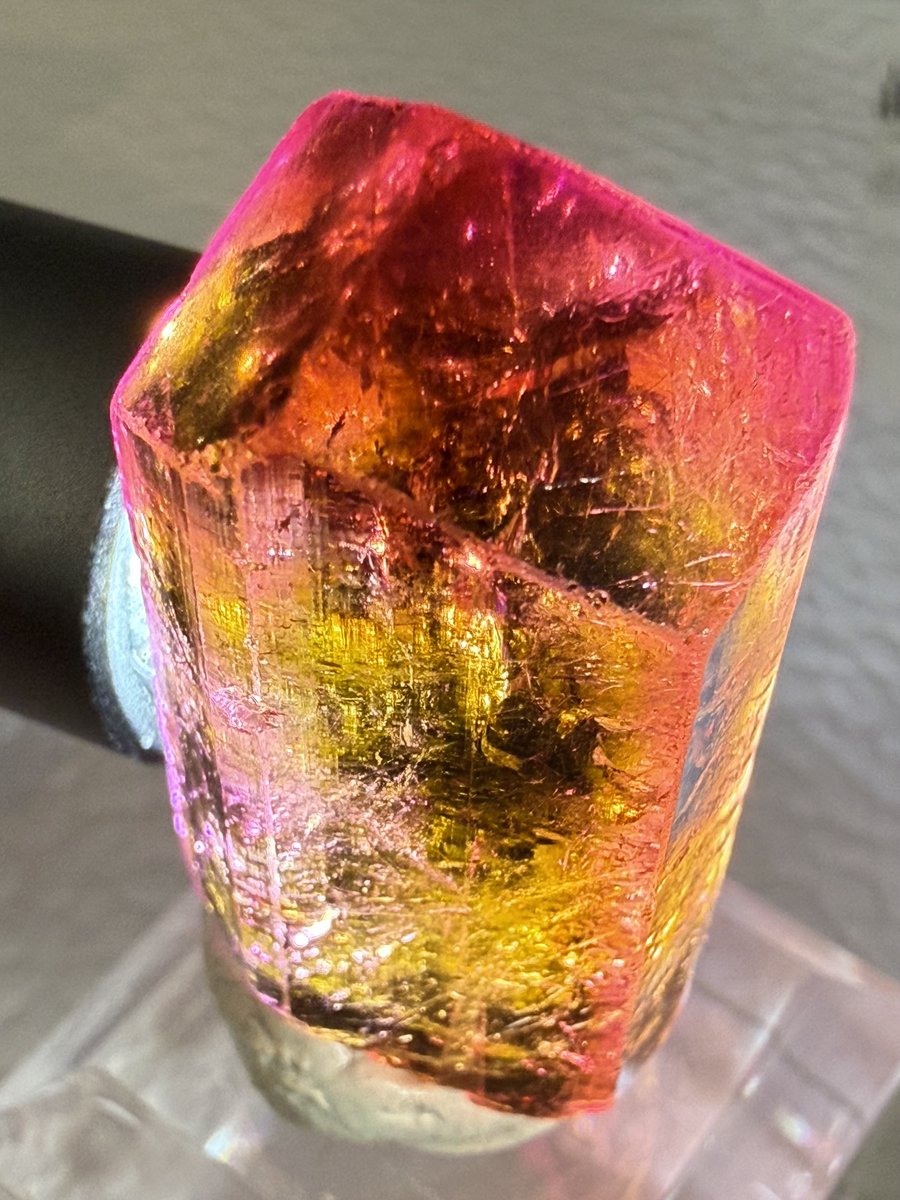 寒くなったので暖かい石を🪔🕊️

#10月になったのでトルマリン見せてください