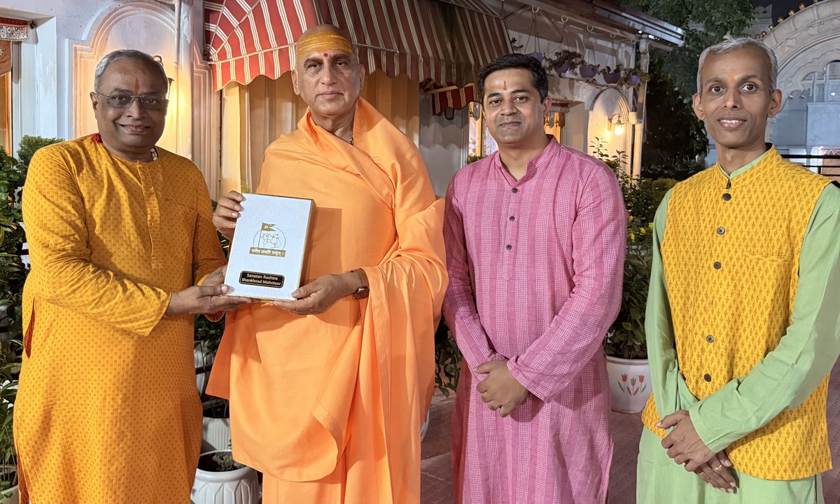 Acharya Mahamandaleshwar Swami Avdheshanand Giri Ji Maharaj (@avdheshanandg) was cordially invited by Sadguru Dr. Pingale Ji (<a href="/hjsdrpingale/">DrCharudatta pingale</a>) for the upcoming ‘Sanatan Rashtra Shankhnad Mahotsav’, to be held in Delhi in December 2025. Shri Kartik Salunkhe (@ks_hjs) and Shri