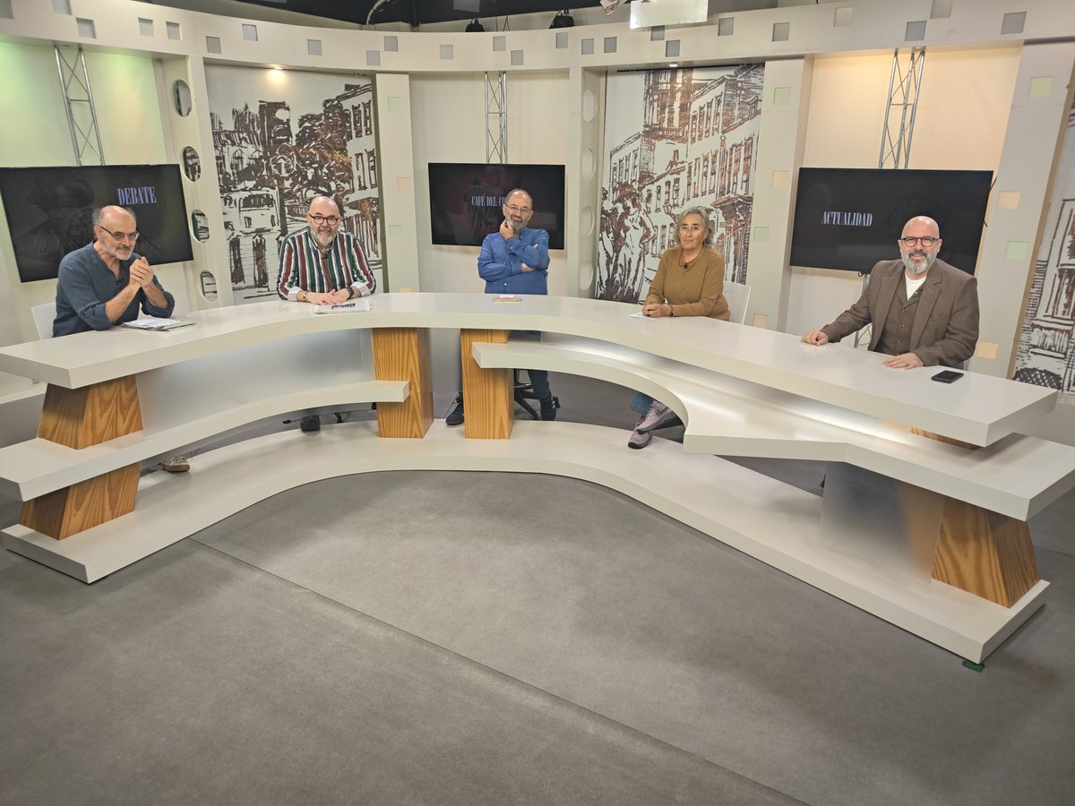 Programa Café del Correo, hoy miércoles, a las 22 h., en <a href="/7TVCadiz/">7 TV Cádiz</a>. Dirige <a href="/FernandoSantia5/">Fernando Santiago</a>. Con Daniel L. Marijuán,  Carmen Morillo y <a href="/JLPorquicho/">José Luis Porquicho Prada</a>. Hablamos de zona de bajas emisiones en Cádiz, edificio Aduana, política andaluza y política nacional.