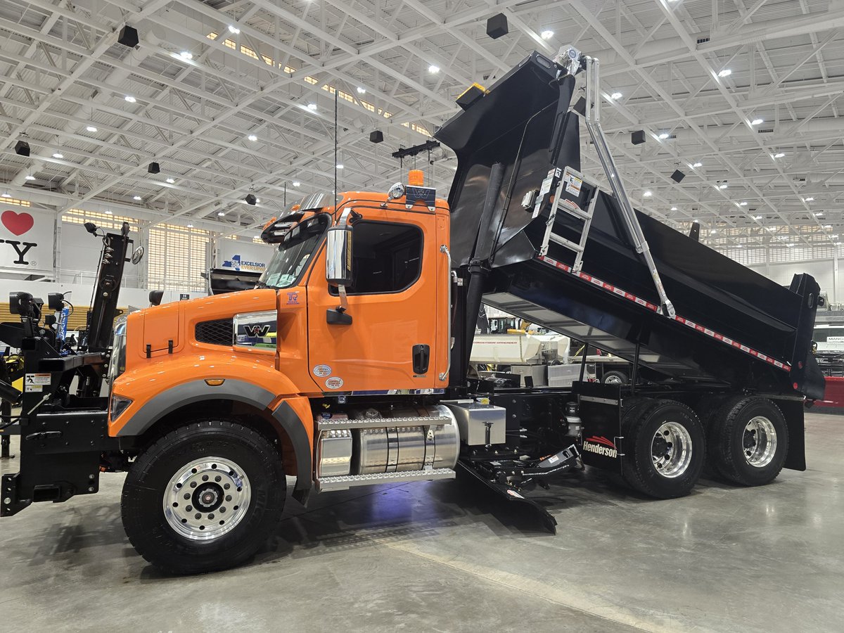 RollRite's tweet image. 👷We gotcha covered #NewYork!

We&apos;re at the NYS Highway &amp;amp; Public Works Expo today only in Booth# 58, stop by to learn how we can help protect your drivers and everyone around your municipal trucks.

#rollrite #tarpsystem #municipal #dumptruck