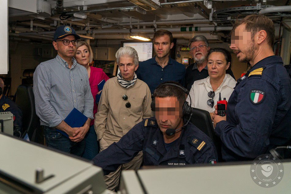 On 28 October 25, Force Commander of EUNAVFOR ASPIDES 🇪🇺 , Rear Admiral Andrea Quondamatteo 🇮🇹 , welcomed a delegation of Members of the European Parliament belonging to the Security and Defence Committee (SEDE Committee) onboard the Italian frigate ITS ANTONIO MARCEGLIA.