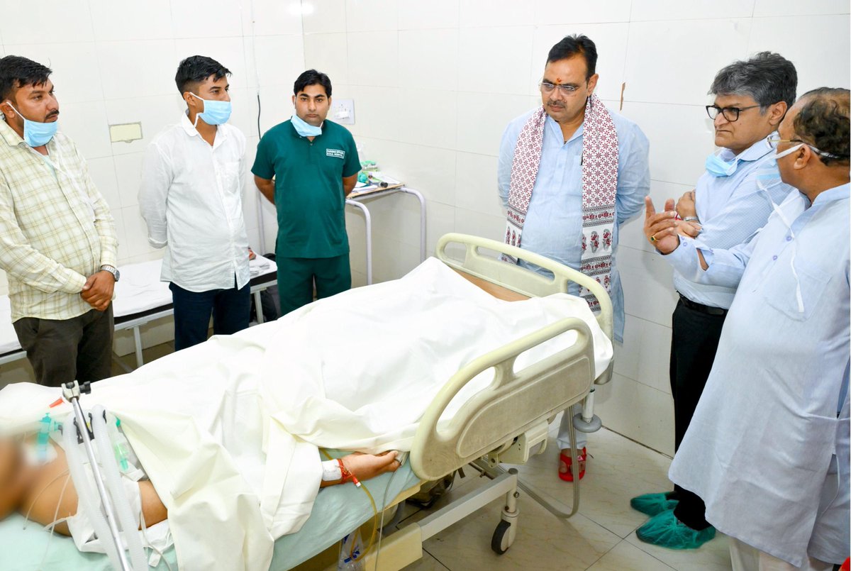 जयपुर स्थित सवाई मानसिंह अस्पताल पहुंचकर कजाकिस्तान से एयरलिफ्ट कर लाए गए छात्र श्री राहुल घोसलिया जी के स्वास्थ्य की जानकारी प्राप्त की। साथ ही, चिकित्सकों को उनके समुचित उपचार व देखभाल हेतु निर्देशित किया। 

मैं प्रभु से उनके शीघ्रातिशीघ्र पूर्ण स्वस्थ होने की प्रार्थना करता