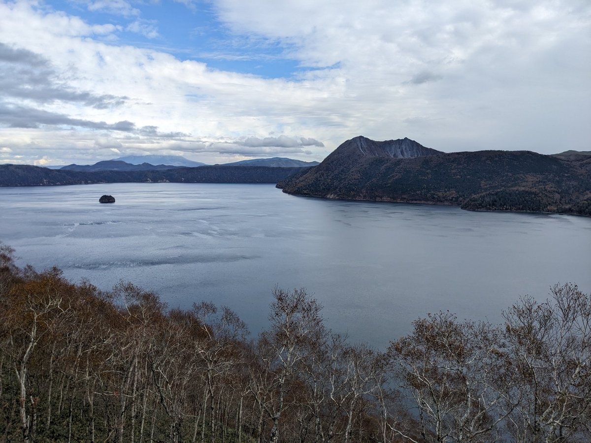 先週 #北海道 へ添乗してました。
道東は紅葉が見頃で #摩周湖 は今回もキレイに晴れ渡っておりました😂
#つまり婚期さらに遅延 
#摩周湖晴れたら嫁行けない 
#やさぐれてません
#添乗員 #生きてます #ここから繁忙期