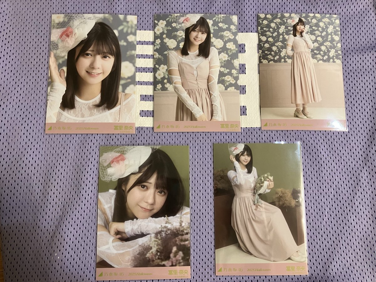 wizone_panorama's tweet image. 楽しみにしていたなおなおのハロウィン生写真が届いた。今までのも良かったけど、今年のデザインが一番好きかも。最近より大人っぽくなった気がするので、衣装も雰囲気にぴったり合っています。
#冨里奈央
#乃木坂46