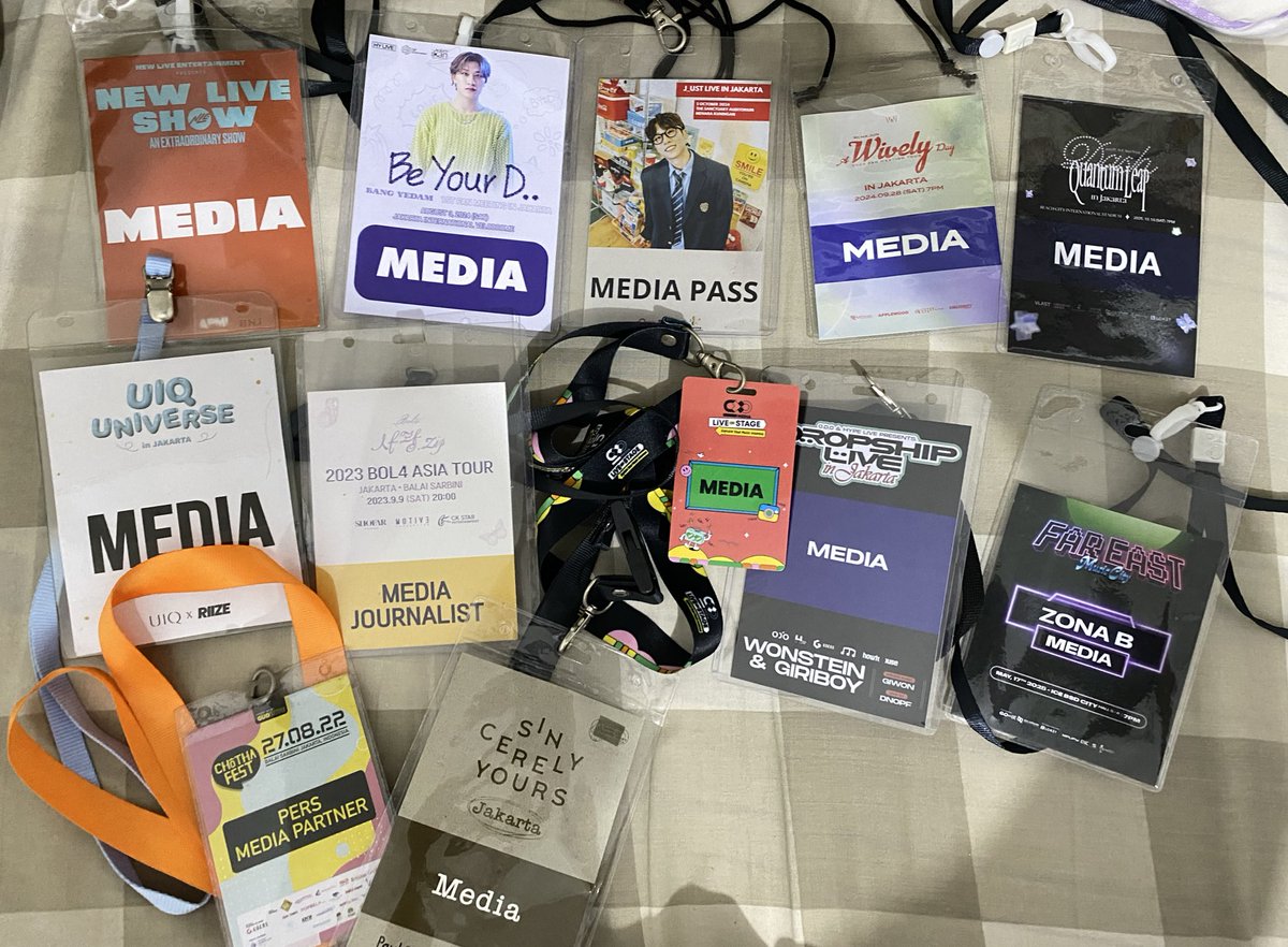 side job... but thanks for this 😅😀

+ masih ada tiket2 yg bentuknya wirstband