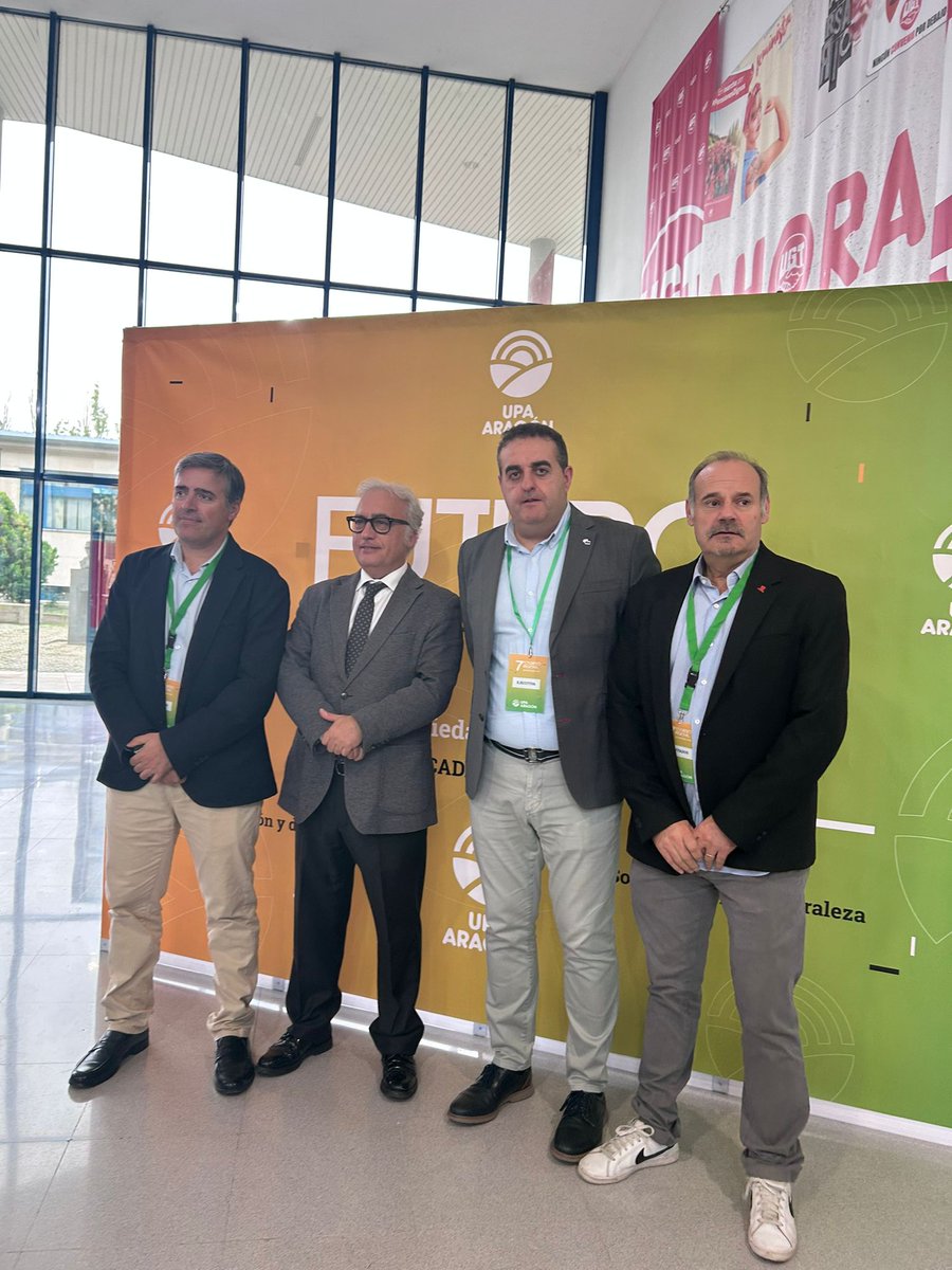 Felicidades <a href="/UPA_Aragon/">UPA Aragón</a> por el 7º Congreso Regional. José Manuel Roche sigue al frente de nuestra organización en Aragón y bregando en Bruselas para que las políticas europeas beneficien a la #AgriculturaFamiliar. Nuestra organización sigue más fuerte que nunca en tierras mañas,