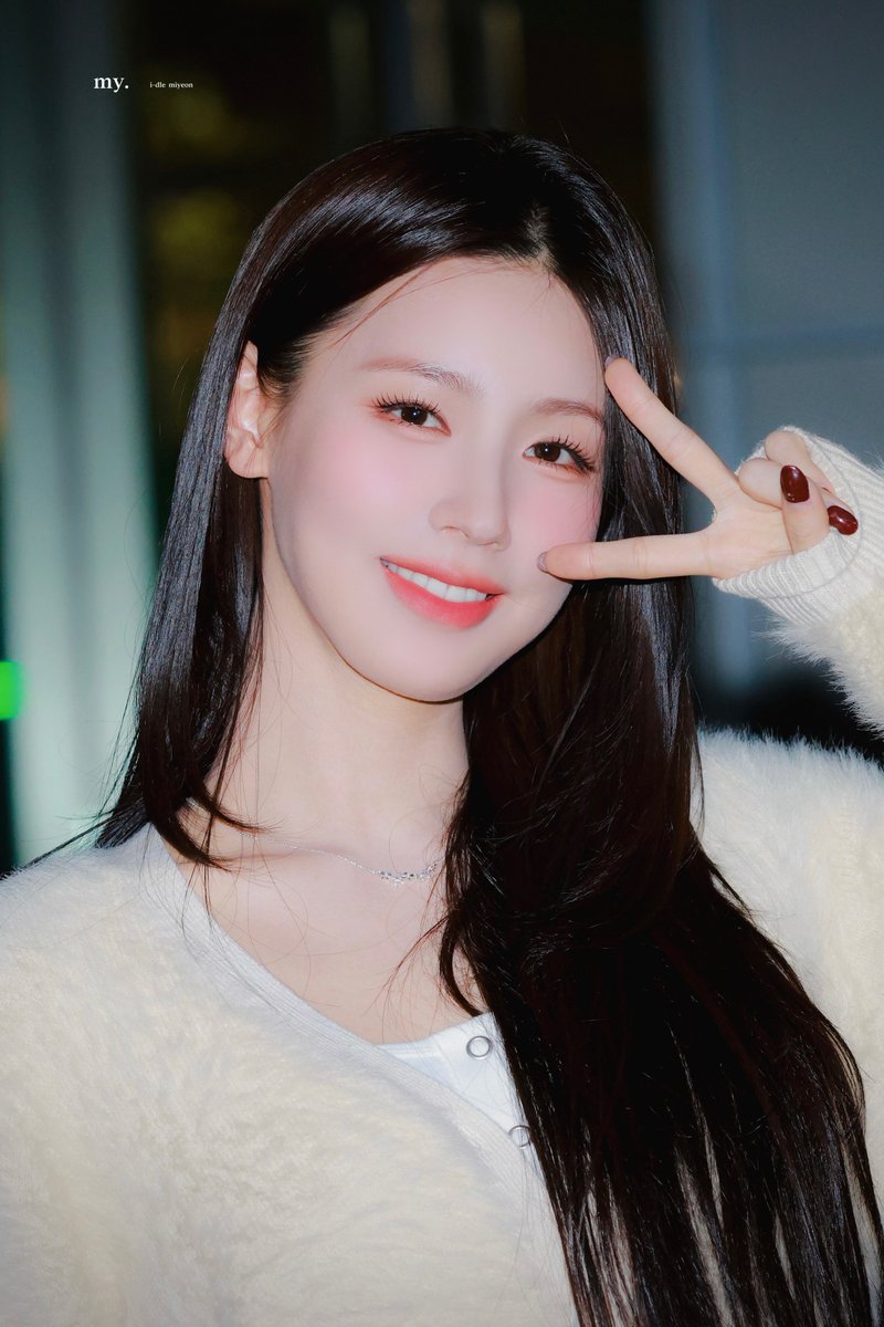 970131my's tweet photo. 251029 출근 💚🤍

#아이들 #idle                       
#미연 #MIYEON https://t.co/kM2lhoeRhC