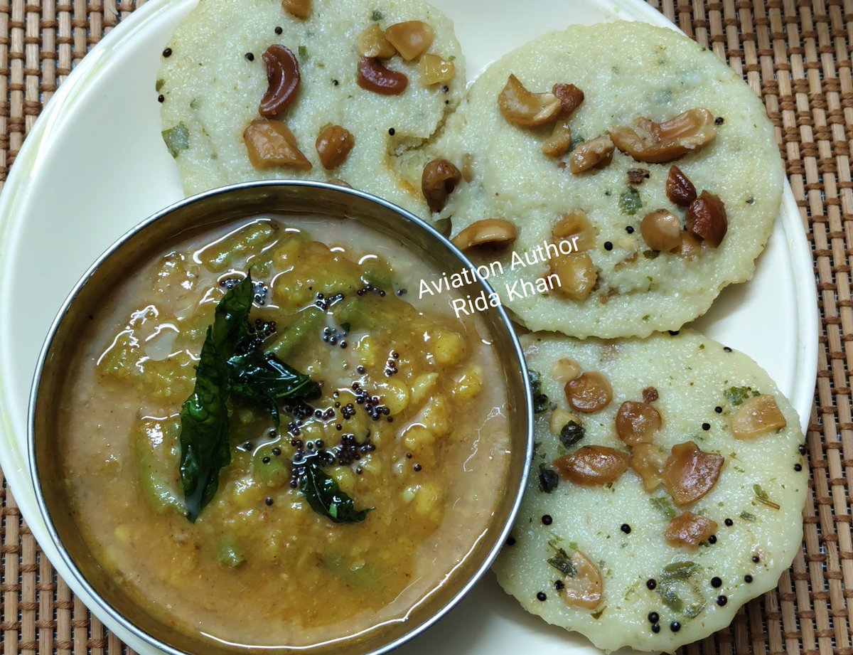 Today's #dinner #food always preferable light nd healthy.. made semolina idli with cashew nuts on it &amp; sambhar 😋. This idli i eat like #snack also bcz it's a made up of curry leaves+ mustard seeds+ cashew nuts mixed in semolina.. so taste yum 😊.. 
#cooking #foodie