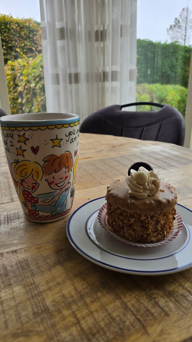 Eerst het rode potlood, dan taart, zoals geleerd van Willem Breedveld. #FeestVanDeDemocratie