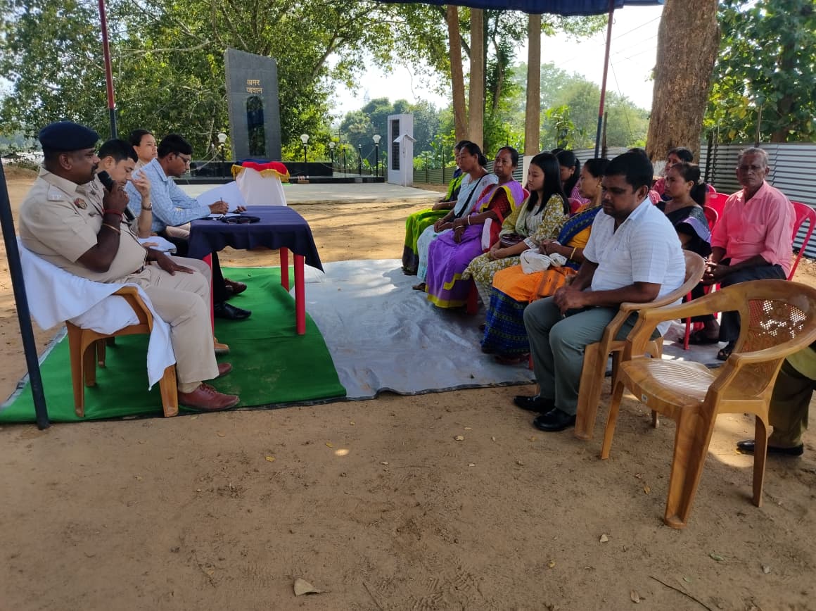 #DhalaiPolice paid tribute to the brave martyrs at the Amar Jawan Pillar, Jawaharnagar Police Line.
Families of martyrs were invited to honor their supreme sacrifice.
Dhalai Police remain committed to supporting them always. 🙏
#PoliceMartyrsDay #AmarJawan