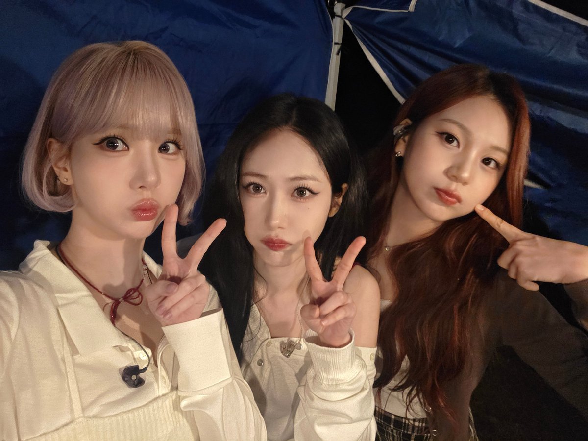 [#VIVId_dayZ] 📸

2025 경동대학교 메디컬캠퍼스 대동제 완료✨

축제에 비비지가 온다는 말은 좀 수동적인 듯.. 삐지가 무대에게로 간다🔥 경동대학교 학생 여러분 큰 환호로 반겨줘서 고마워요🫶

#VIVIZ #비비지
#EUNHA #은하 
#SINB #신비 
#UMJI #엄지
#경동대학교